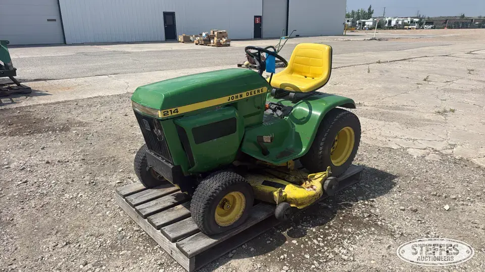 John Deere 214 Lawn Tractor