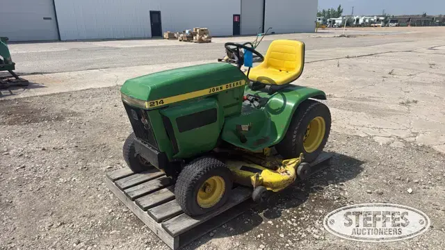 John Deere 214