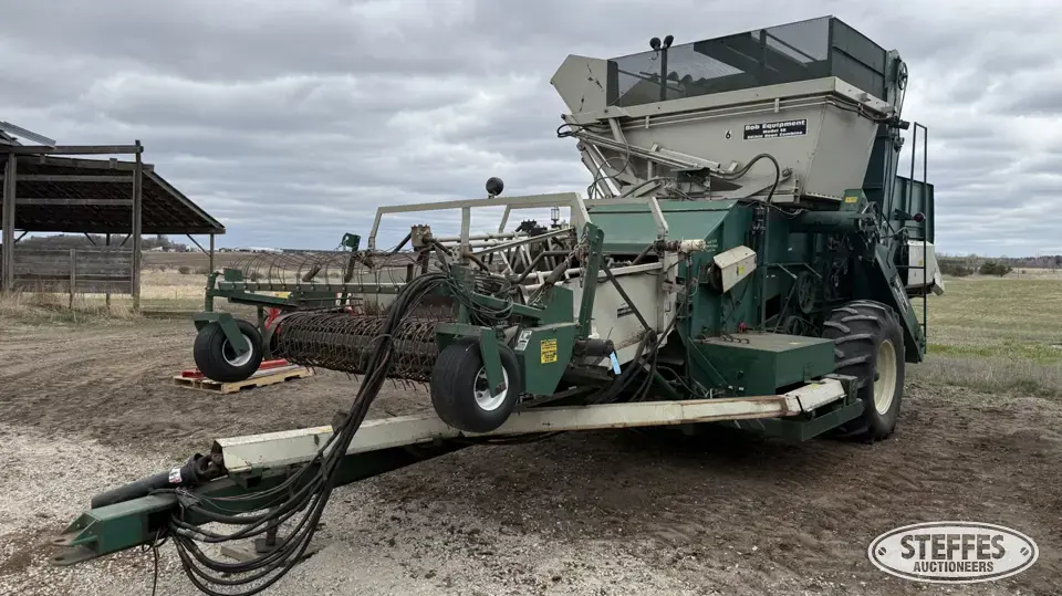 1996 Bob Equipment 56 Edible Bean Combine