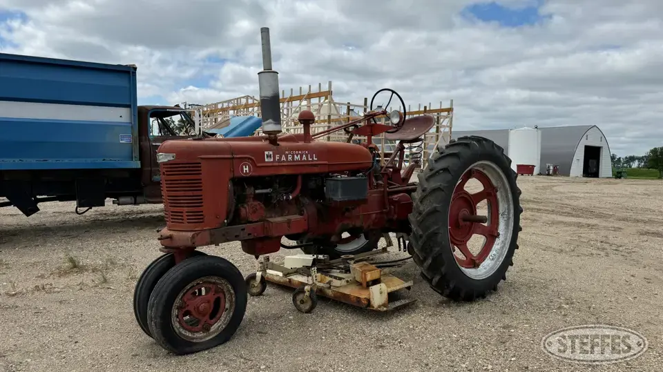 1946 Farmall H Collectible Show Tractors-Stationary Engine