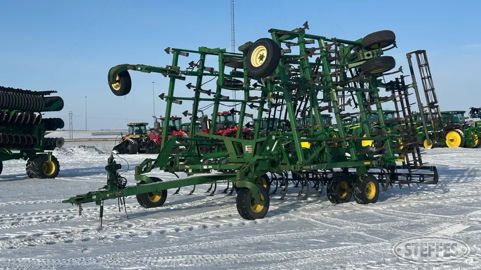 2006 John Deere 2210 Field Cultivator