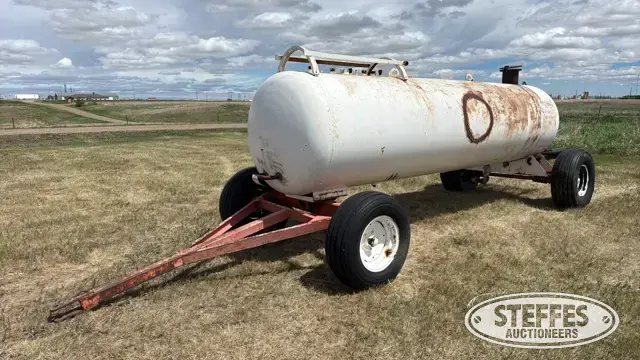 1,000 gal. portable water tank