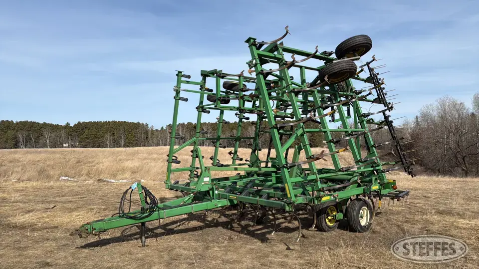 John Deere 980 Field Cultivator