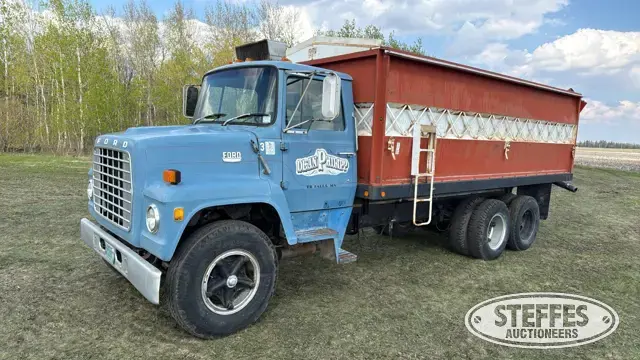 1974 Ford 800