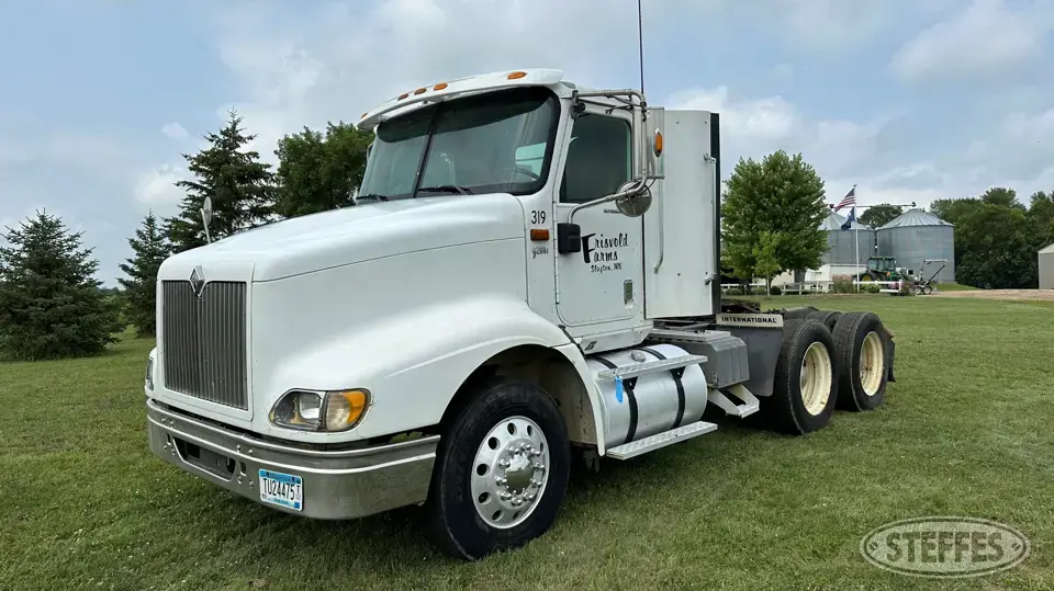 2004 International 9200i Conventional Truck without Sleeper