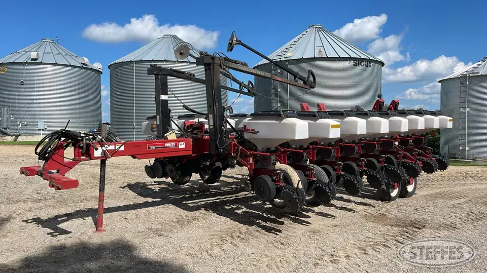 2005 White 8180 12 or More Row Planter