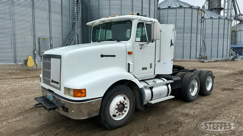 1997 International 9200 Conventional Truck without Sleeper