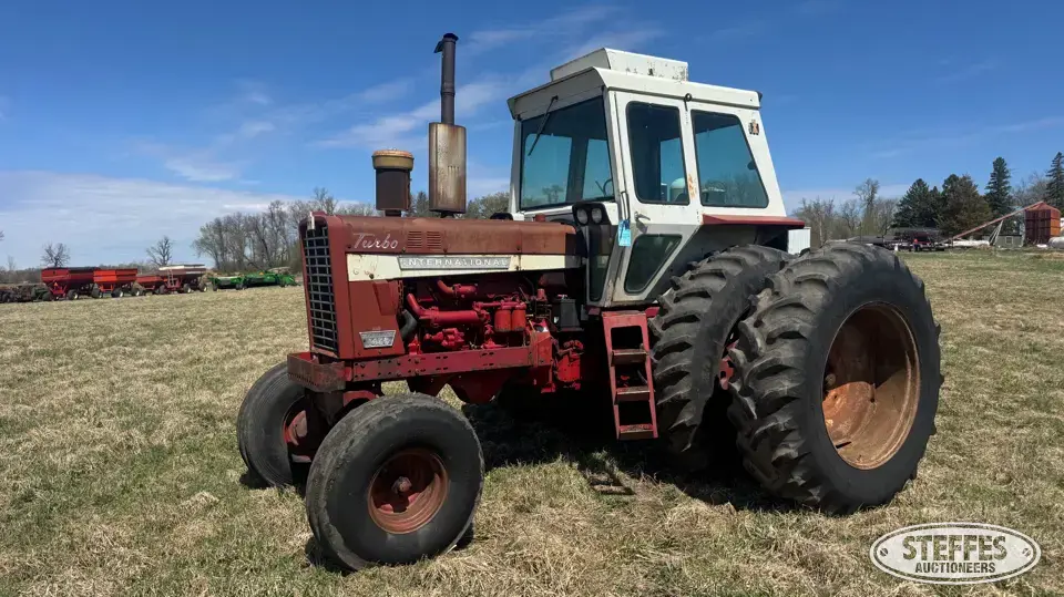 1970 Farmall 1456 2WD Tractor