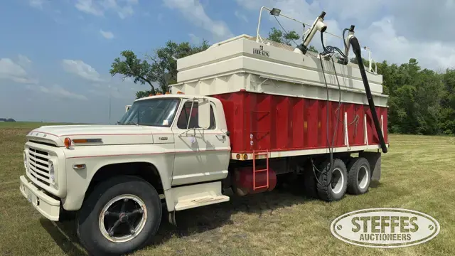 1972 Ford 700
