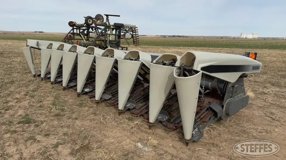 2013 Gleaner 3008 Corn Head