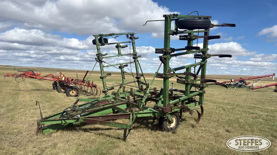 John Deere 250F Chisel Plow