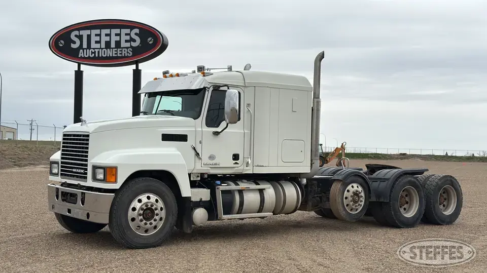 2017 Mack CHU613 Pinnacle Conventional Truck with Sleeper