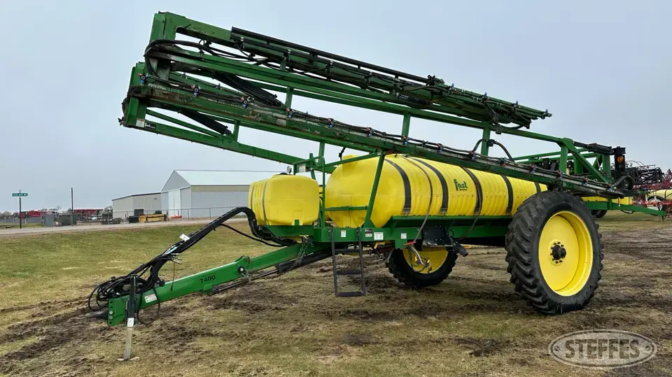 1995 Fast 7400 Pull-Type Sprayer