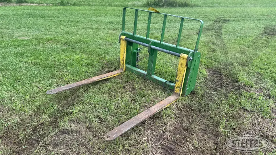 MDS Mfg. JD 740 Tractor Loaders and Attachment