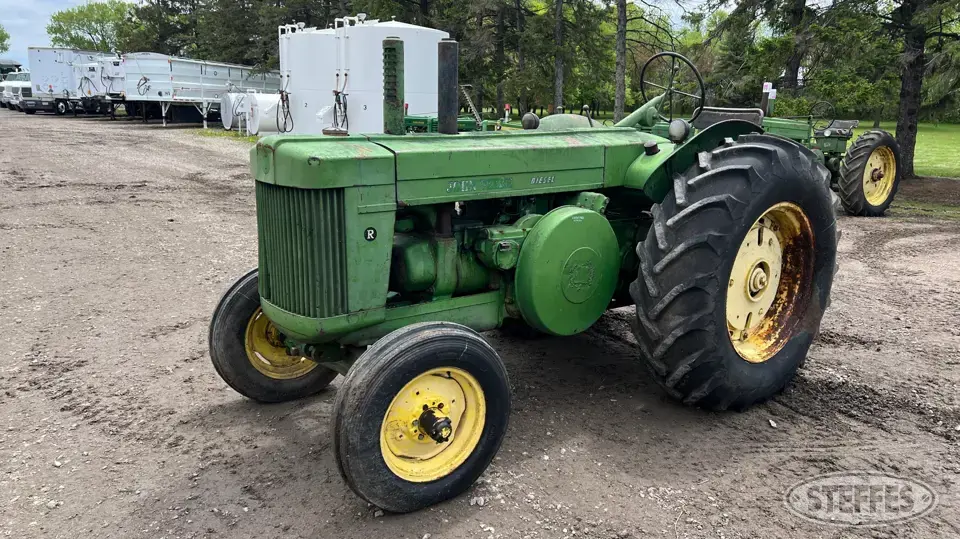 1949 John Deere R Collectible Tractor