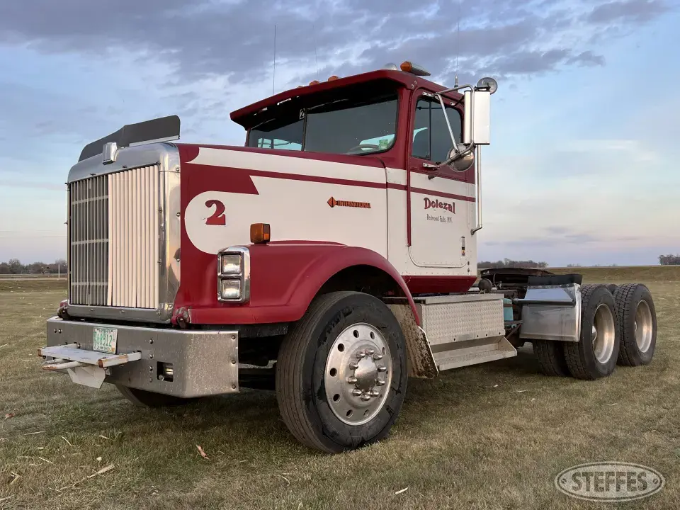 1989 International 9370 Conventional Truck without Sleeper