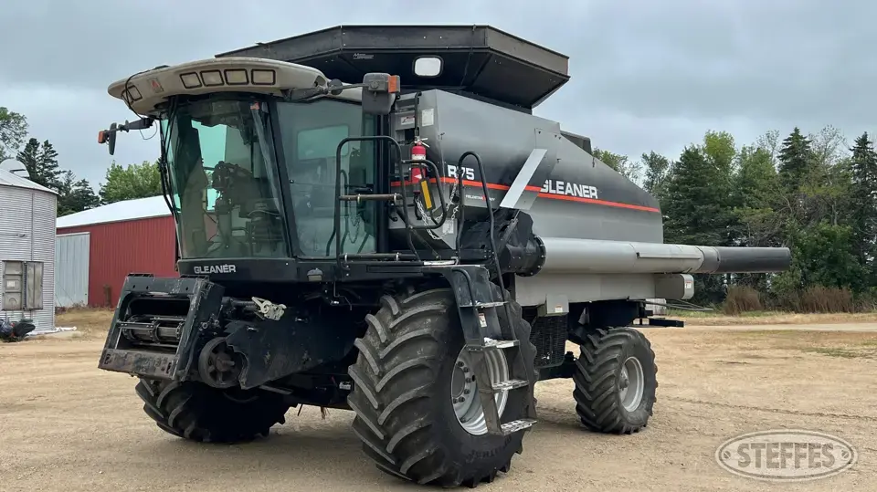 2005 Gleaner R75 Combine