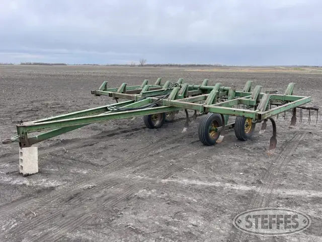 John Deere 1600