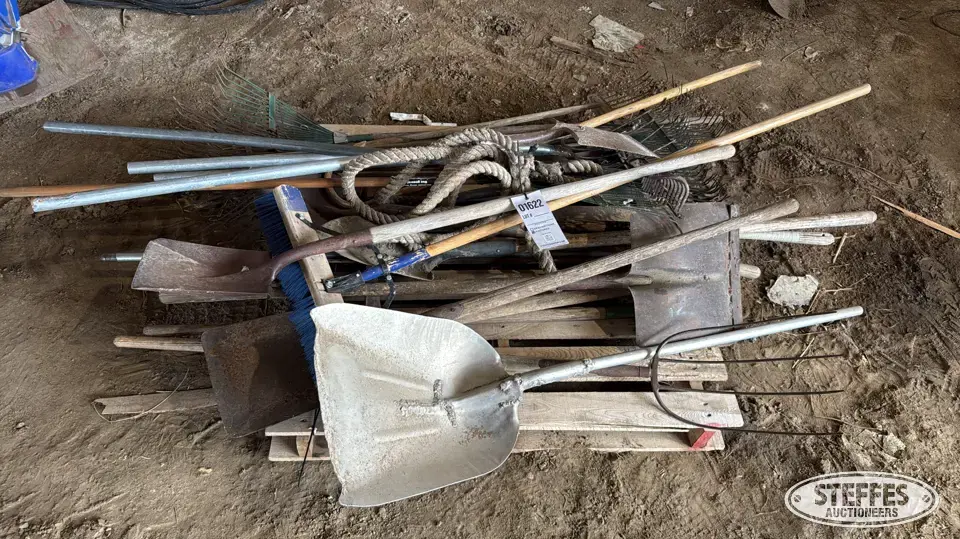 Long-handled farm & yard tools Farm Support Item