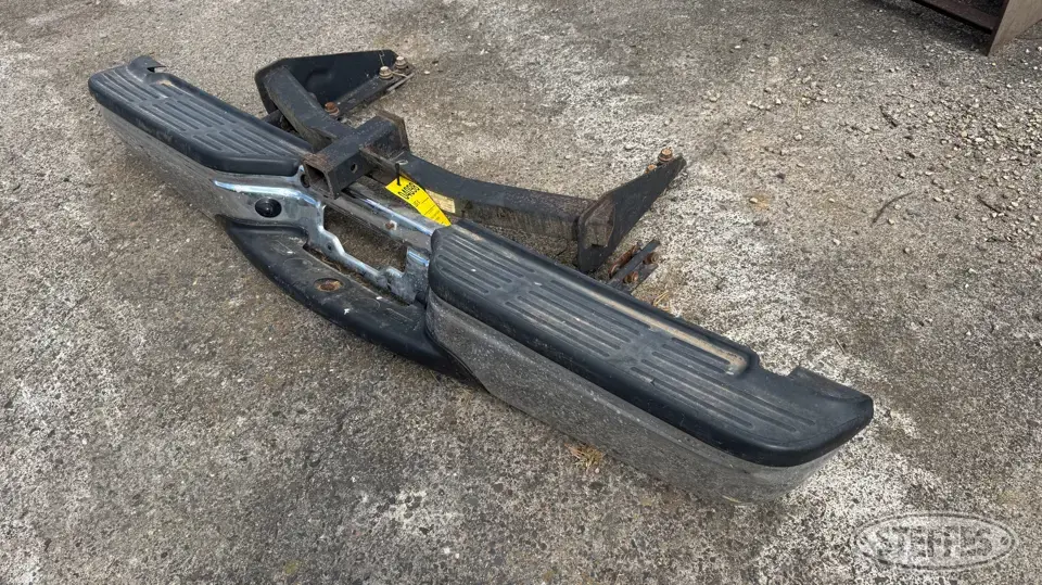 2002 Ford F-250 bumper Truck-Trailer Part
