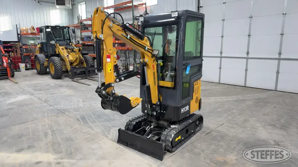 AGT H13R Mini-Excavator