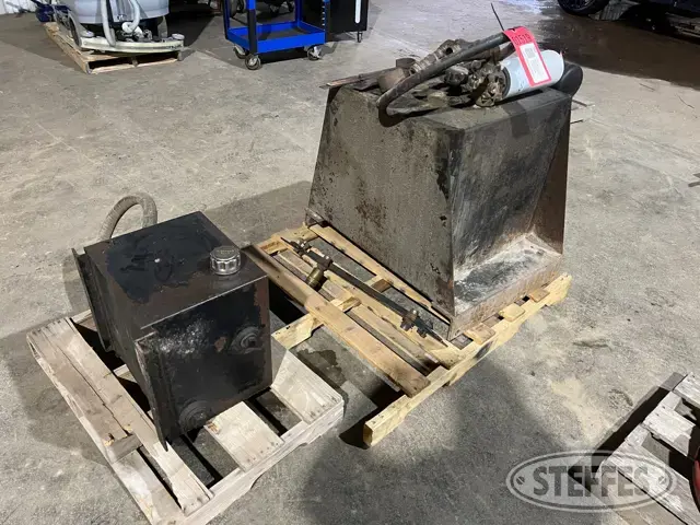 Hydraulic oil tanks