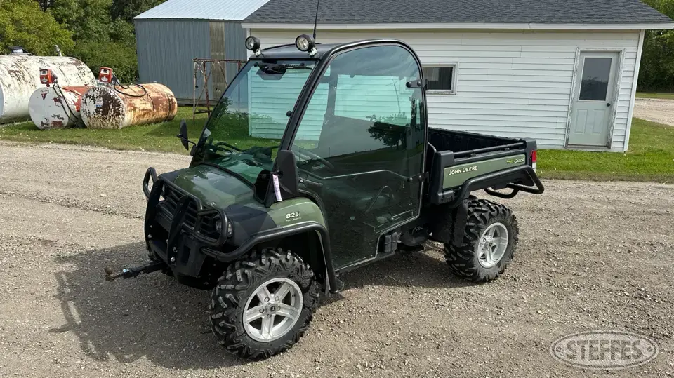 2013 John Deere Gator 825i UTV