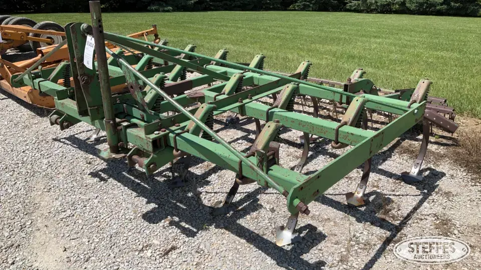 John Deere 1100 Field Cultivator