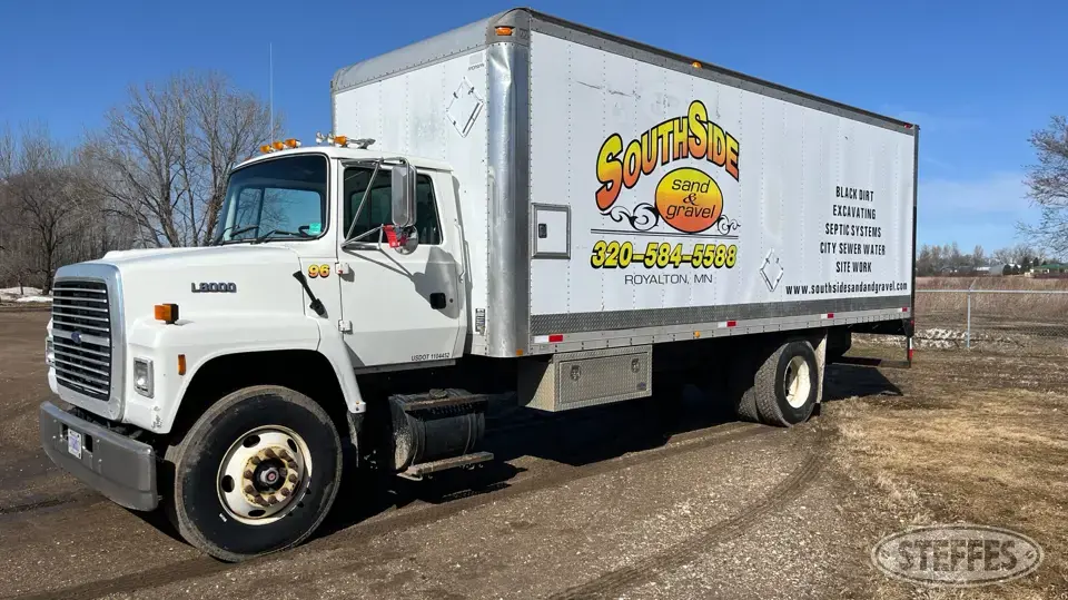 1996 Ford L8000 Van Truck