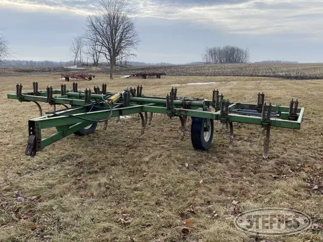 John Deere 100