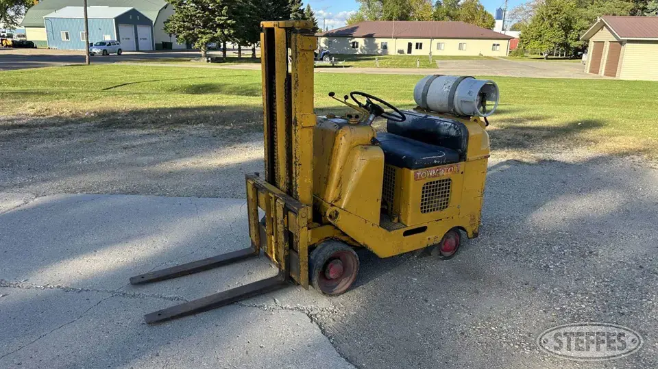 Towmotor LT44 Warehouse Forklift