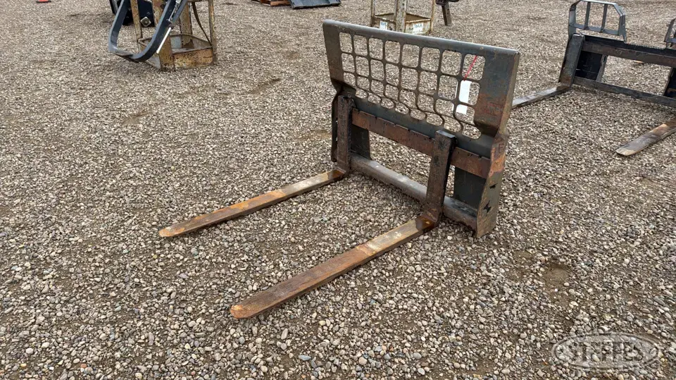 Bobcat skid steer pallet forks Skid Steer Fork