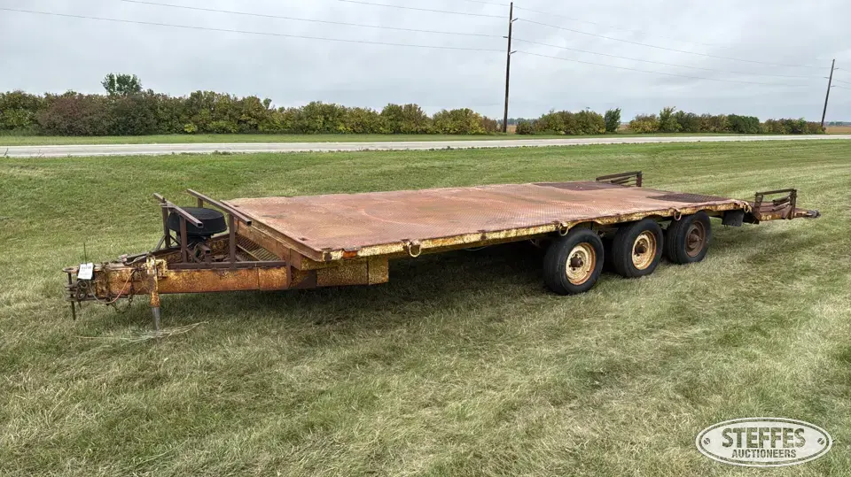 Shop-built tri-axle equipment trailer Flatbed Trailer