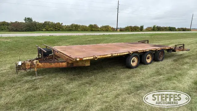 Shop-built tri-axle equipment trailer