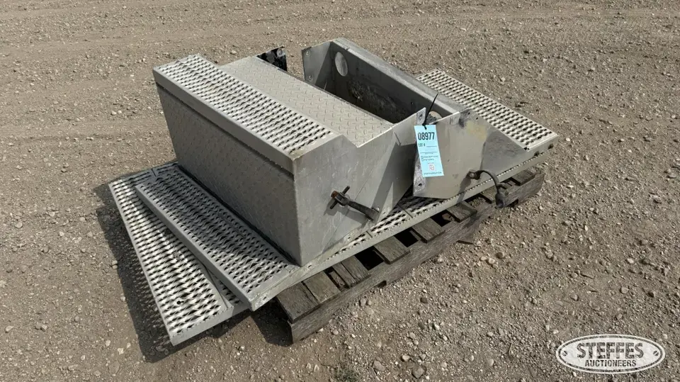 Battery box steps Truck-Trailer Part
