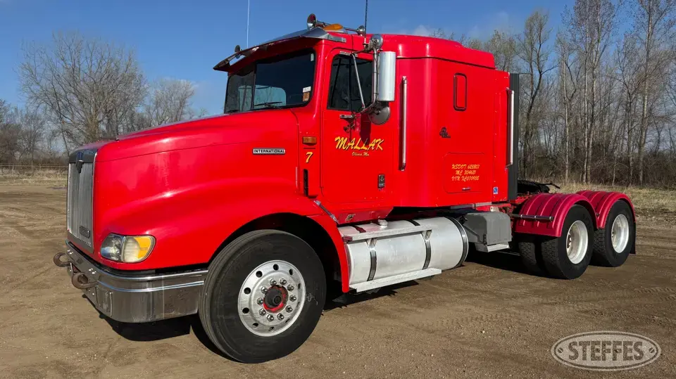 1999 International 9200 Conventional Truck with Sleeper
