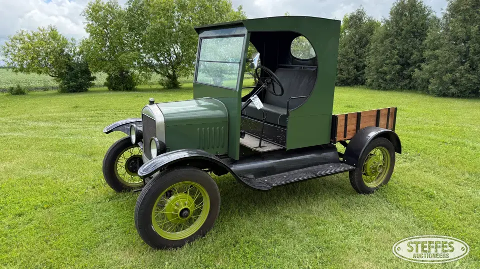 Ford Model T Collectible Vehicle