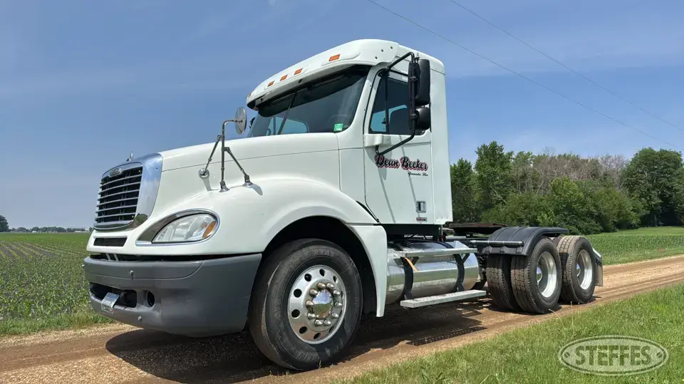 2005 Freightliner Columbia Conventional Truck without Sleeper