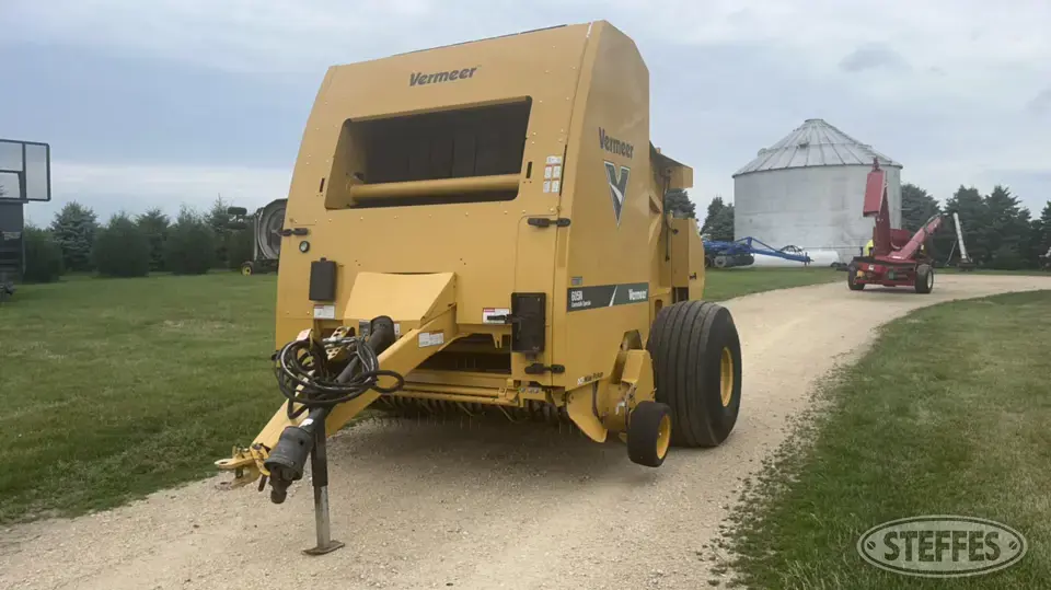 Vermeer 605N Cornstalk Special Round Baler
