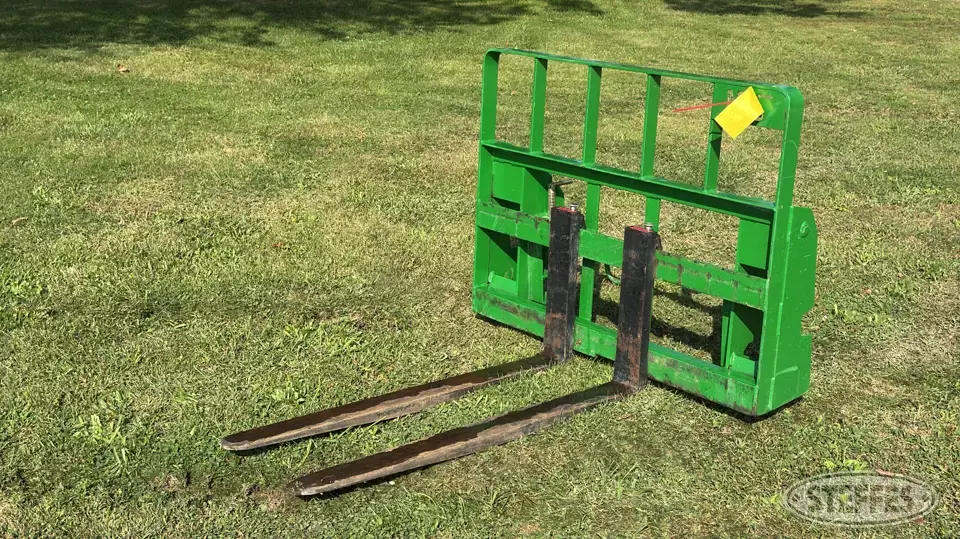 MDS pallet forks Tractor Loaders and Attachment