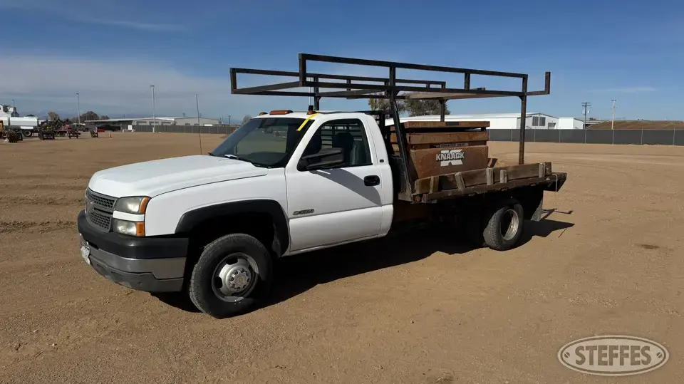 2005 Chevrolet Silverado 3500 Flatbed Truck