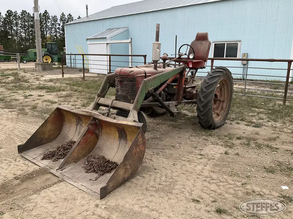 Farmall H 2WD Tractor
