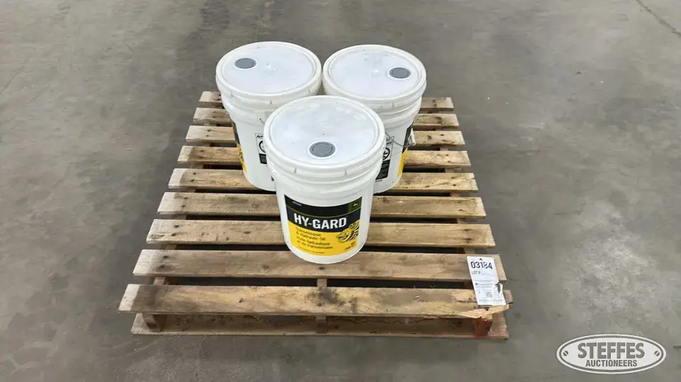 John Deere Hy-Gard hyd. oil Farm Support Item