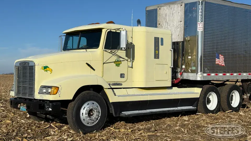 1994 Freightliner FLD112 Conventional Truck with Sleeper