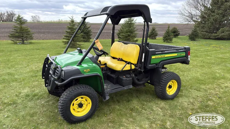 2011 John Deere 825i Gator UTV