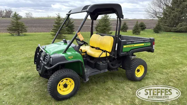 2011 John Deere 825i Gator