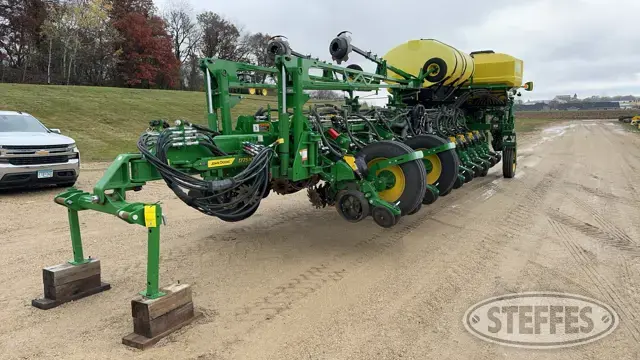 2022 John Deere 1775NT
