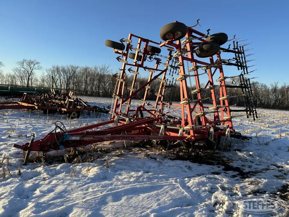 Wil-Rich 3400 Field Cultivator