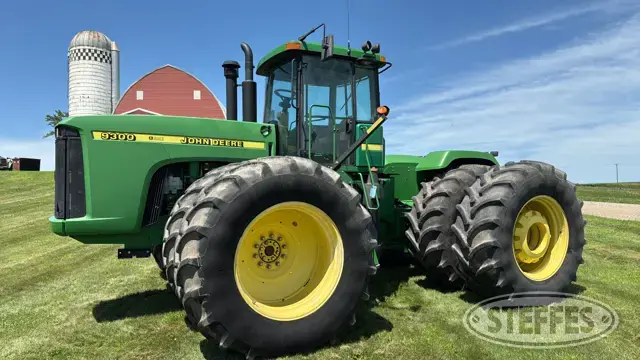2001 John Deere 9300