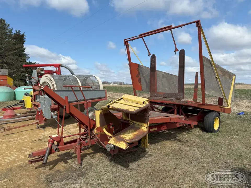 New Holland 1010 Bale Transportation